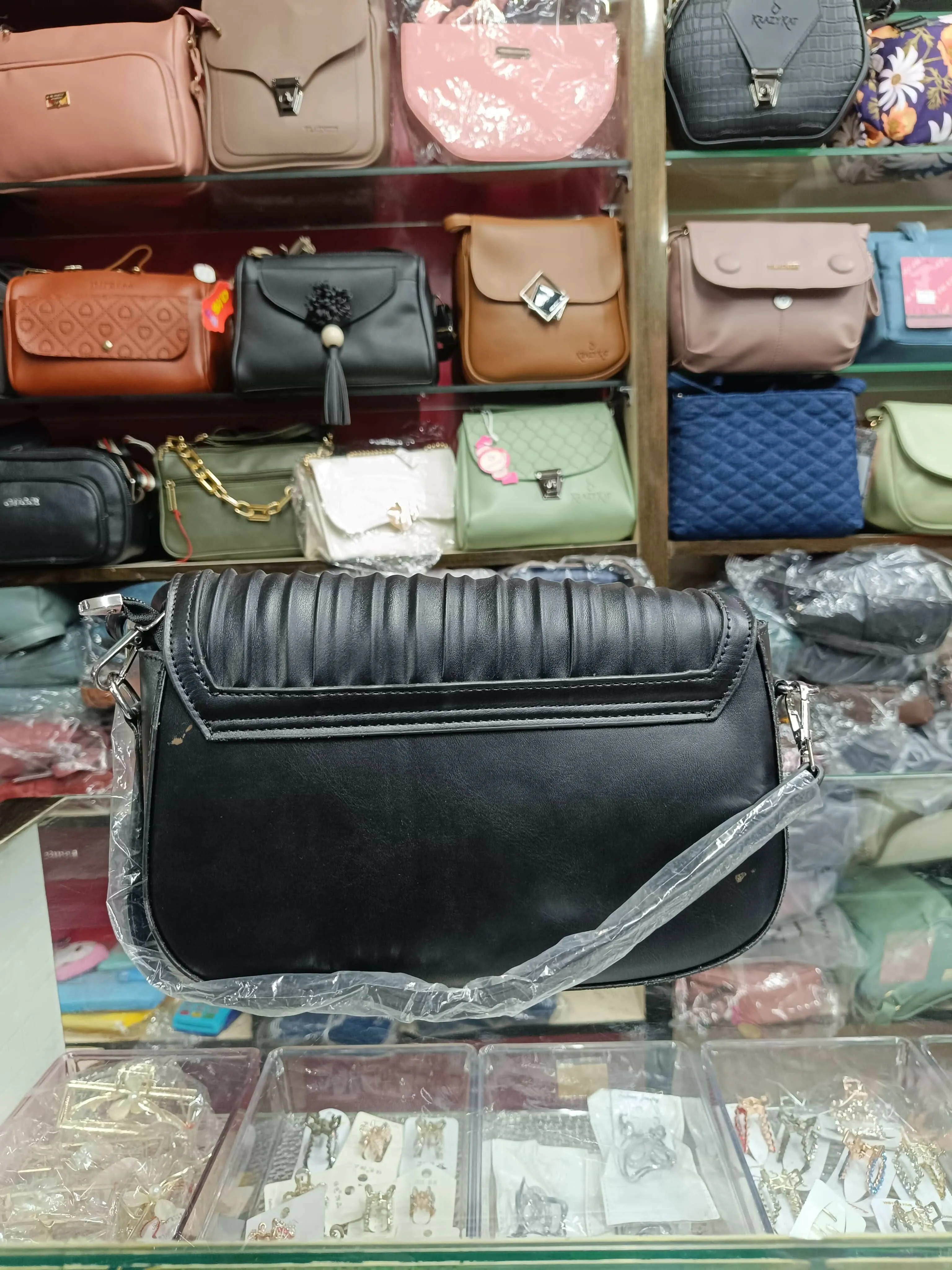 Black leather causal handbag for women / girls(TPT)