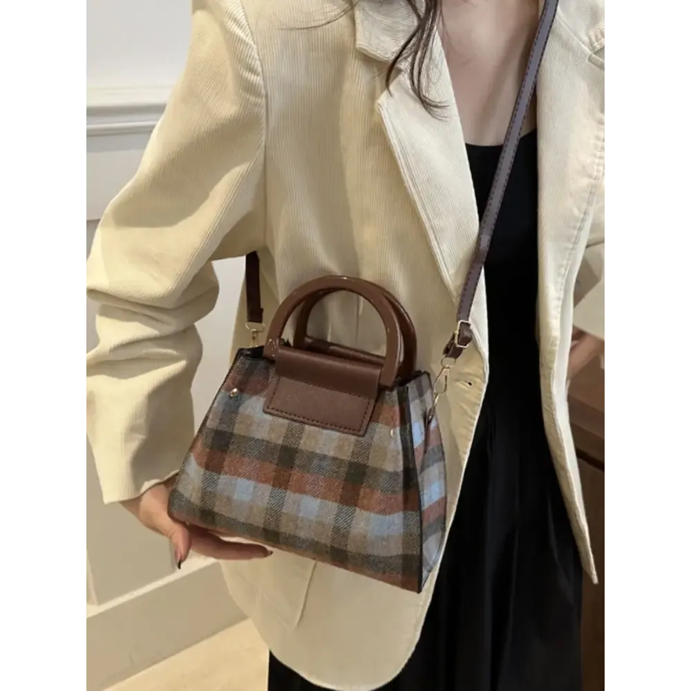 Exquisite Medium PU Leather Bag for Luxury Fashion Enthusiasts