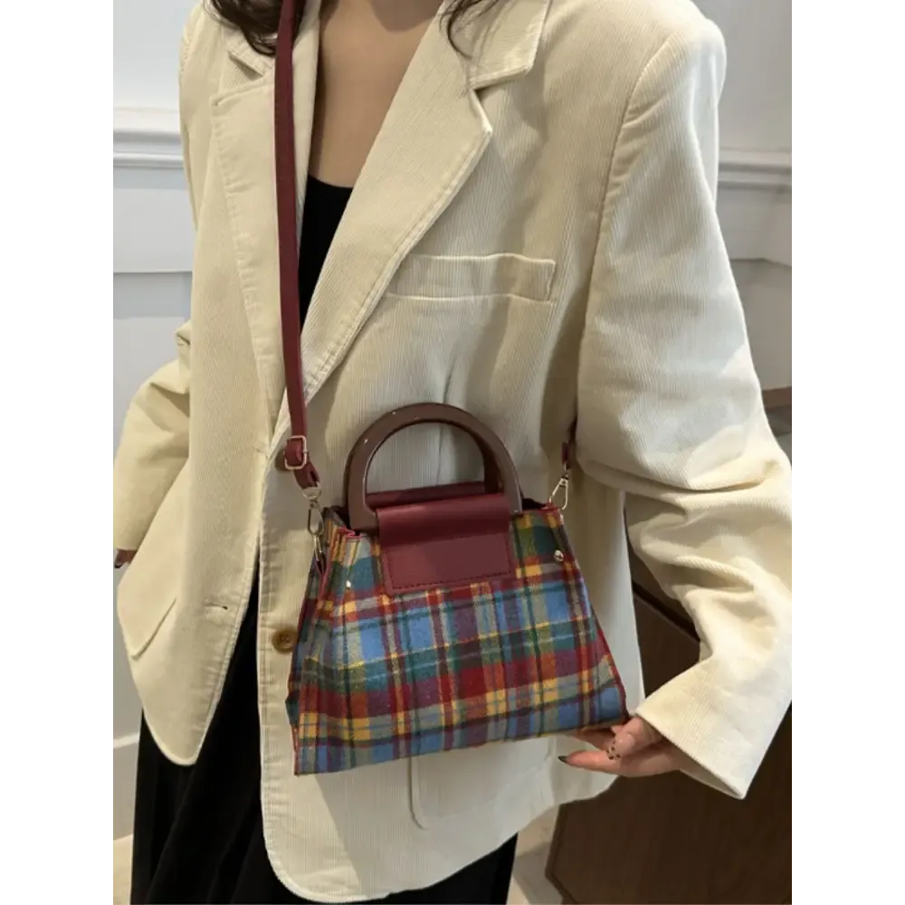 Exquisite Medium PU Leather Bag for Luxury Fashion Enthusiasts