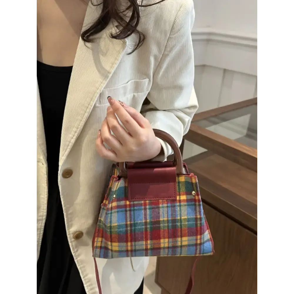 Exquisite Medium PU Leather Bag for Luxury Fashion Enthusiasts