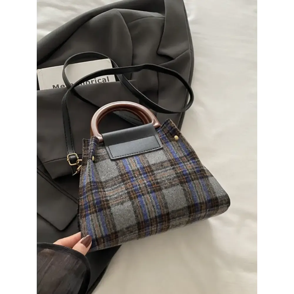 Exquisite Medium PU Leather Bag for Luxury Fashion Enthusiasts