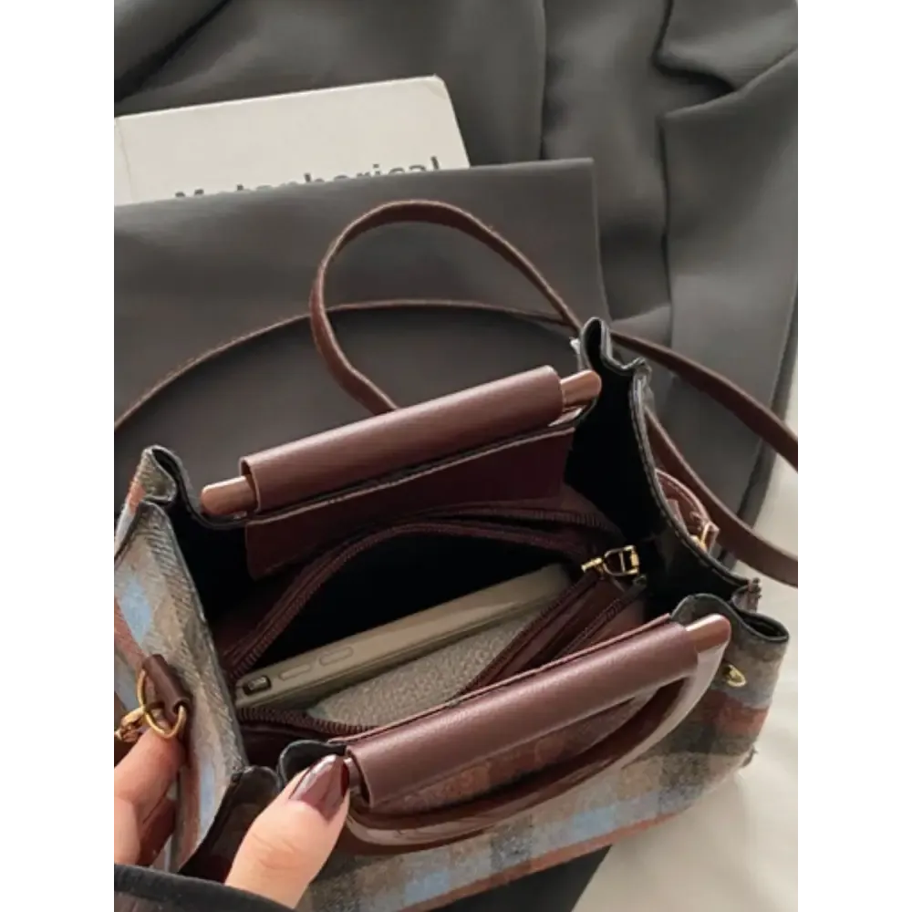 Exquisite Medium PU Leather Bag for Luxury Fashion Enthusiasts