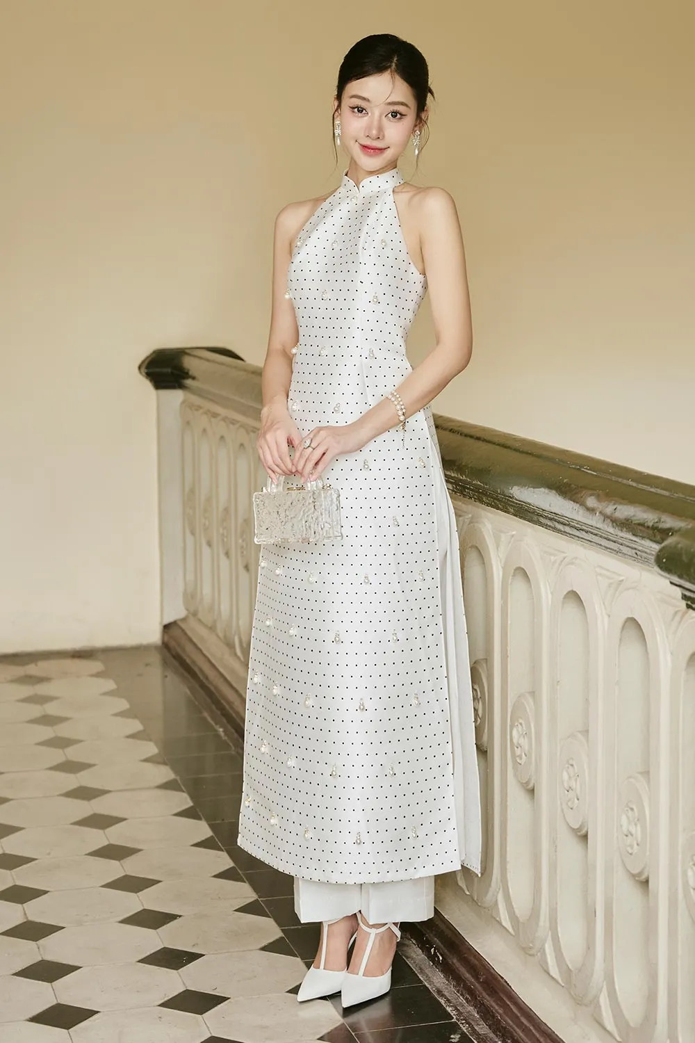 Uyen Nhi A-line Sleeveless Taffeta Midi Ao Dai