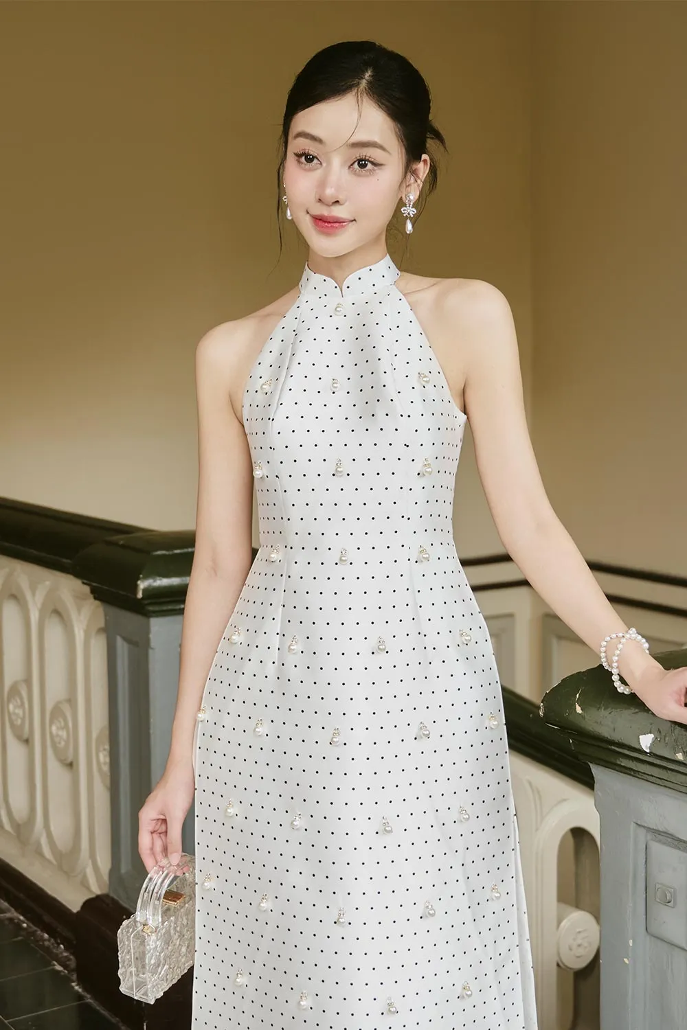 Uyen Nhi A-line Sleeveless Taffeta Midi Ao Dai